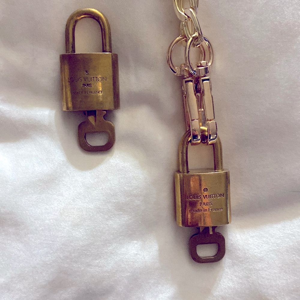 Lv Lock And Key With Non Lv Chain 319 Or 334 - image 1